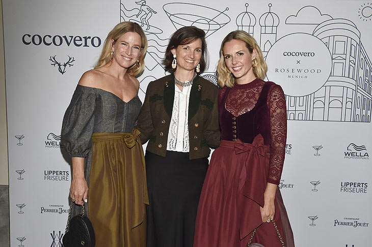 Constanze Schnitzler (CocoVero), Alice Buchsbaum (Rosewood Munich), Veronika Stork-Jacklbauer (CocoVero), CocoVero Trachten „Catwalk & Champagne“-Event im Rosewood Munich in München am 04.07.2024 (@Foto: BrauerPhotos / Goran Nitschke)